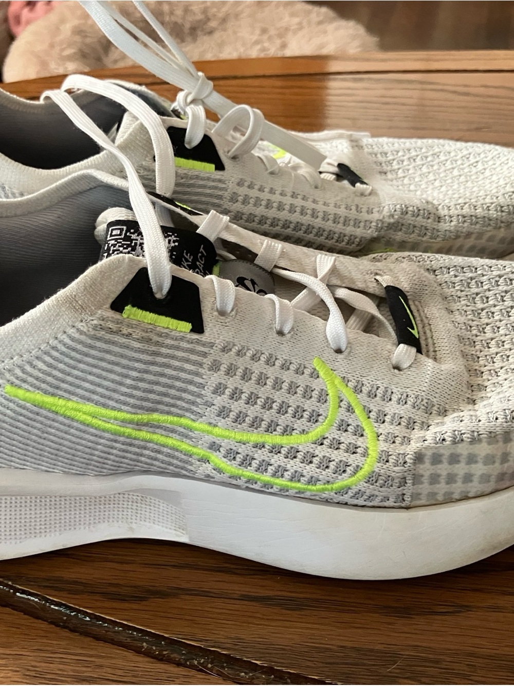 Nike White & Volt Interact Run Running Shoes Size 7.5